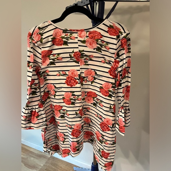 Bobbie brooks floral top size medium - Picture 4 of 6